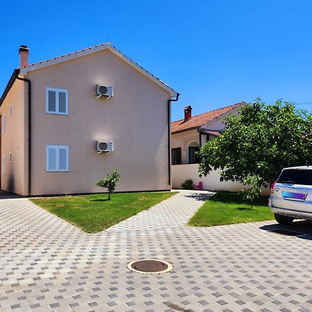 Ena Daire Turanj Dış mekan fotoğraf