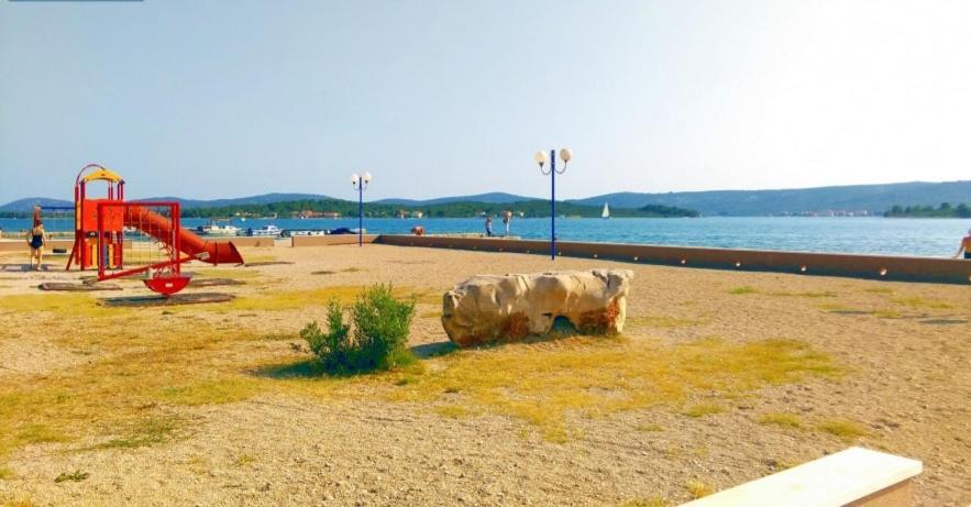 Ena Daire Turanj Dış mekan fotoğraf